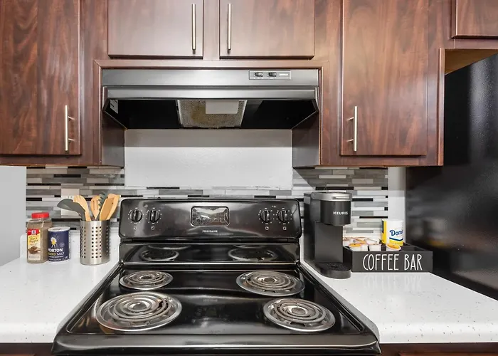 Hideaway Luxe Amenities Parking Apartment *