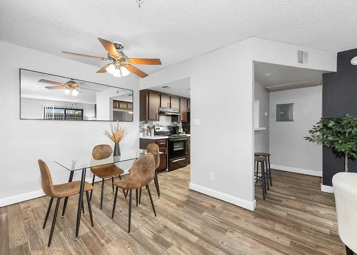 Hideaway Luxe Amenities Parking Apartment *