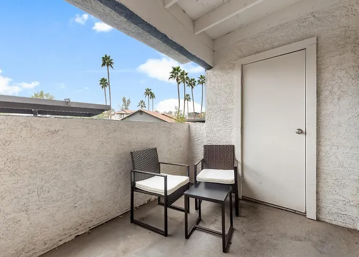 Hideaway Luxe Amenities Parking Apartment Tempe