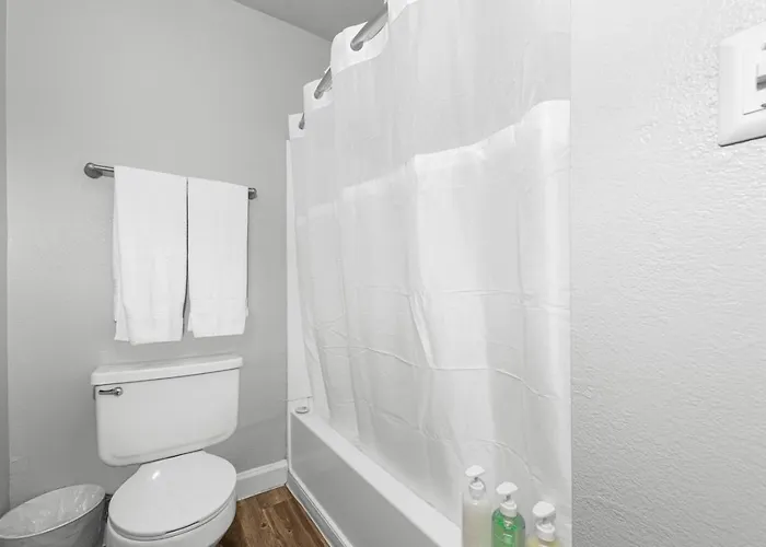 Hideaway Luxe Amenities Parking Apartment Tempe