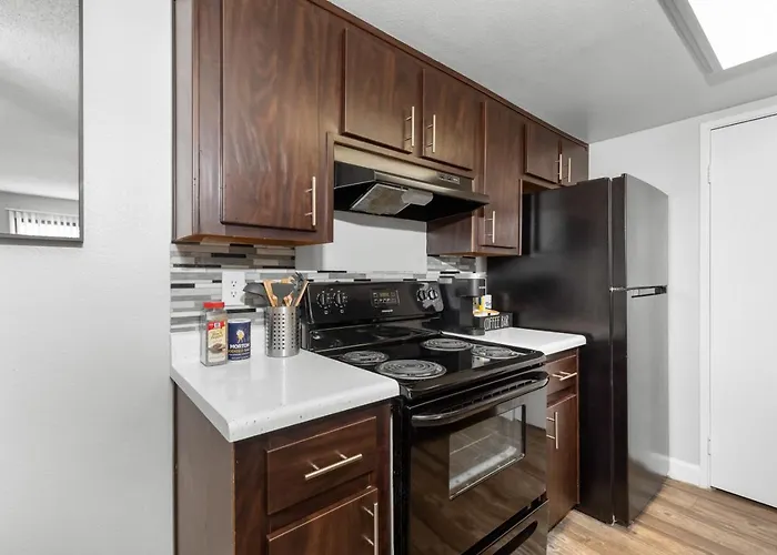 Hideaway Luxe Amenities Parking Apartment