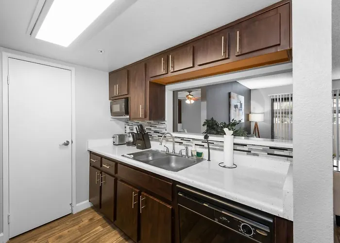 Hideaway Luxe Amenities Parking Apartment Tempe