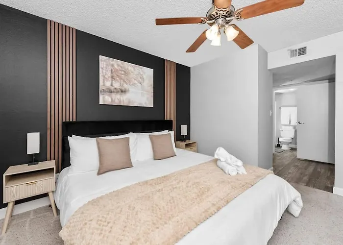 Hideaway Luxe Amenities Parking Apartment Tempe