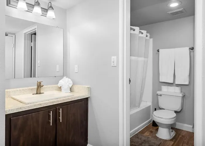 Hideaway Luxe Amenities Parking Apartment Tempe